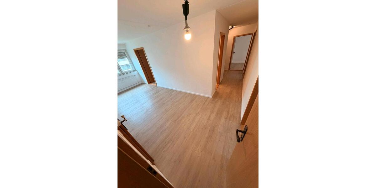 Etagenwohnung Gerlingen - 3.5 Zimmer, 87 m&sup2;, 1.300&euro; | Angebot:24787187