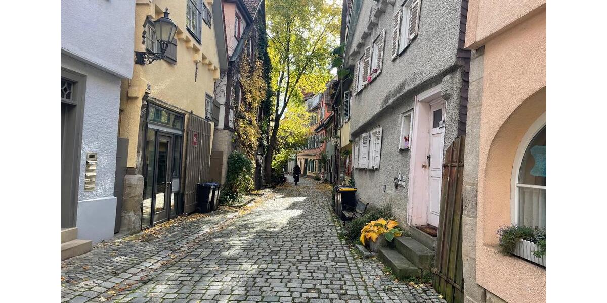 Von privat: 1 12 Zimmerwohnung in historischem Haus in Esslingen 2 zimmer