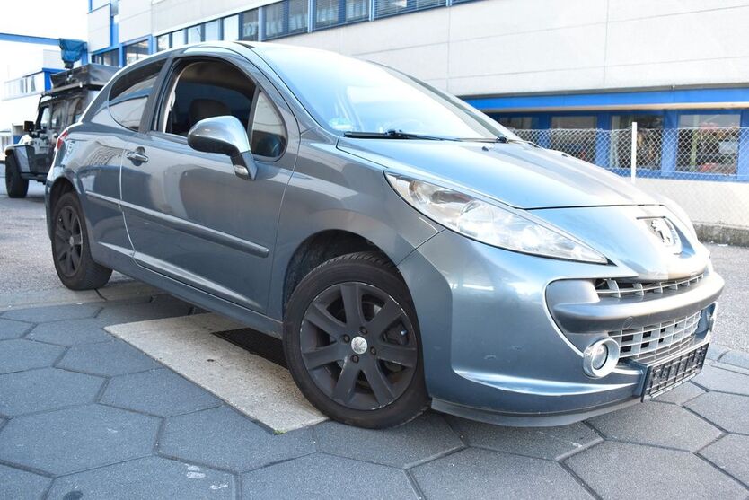 Peugeot 207 185.000 km 1.000 € Fellbach bei Stuttgart 70736
