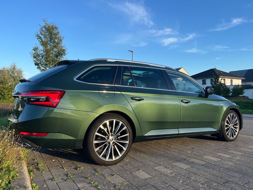 Skoda Superb 69.700 km 32.900 € Stuttgart 70184