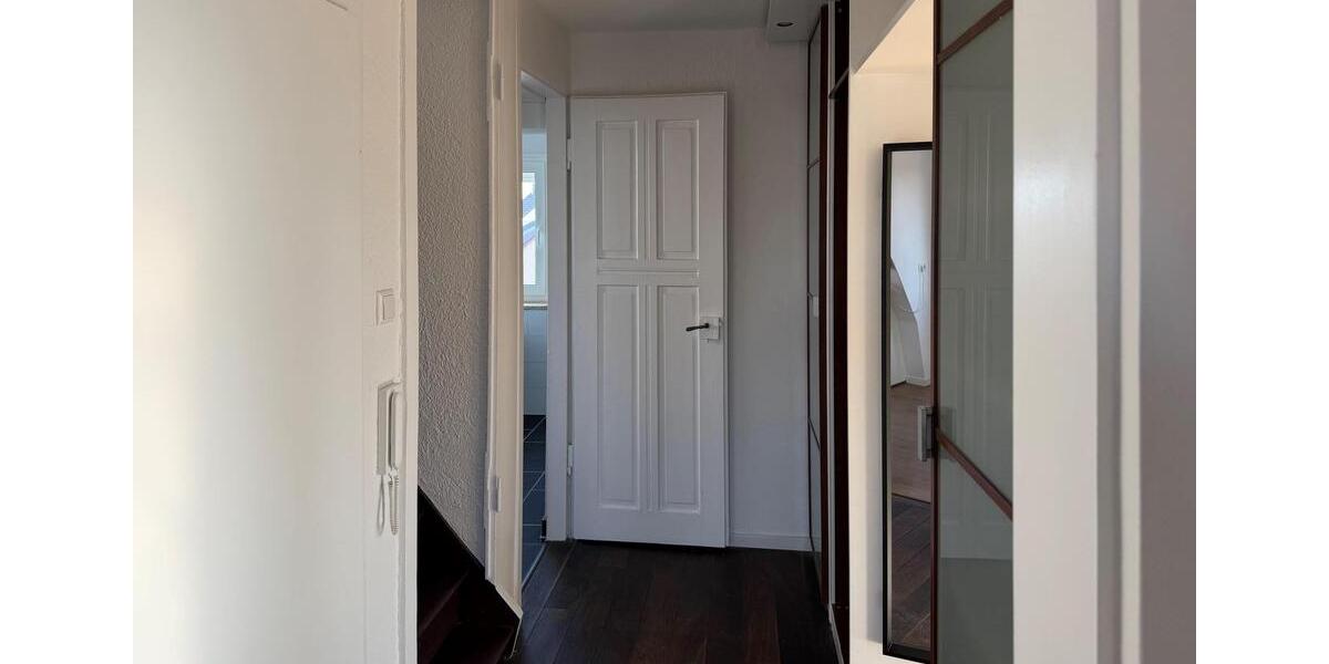 Dachgeschoßwohnung Stuttgart Degerloch - 2.5 Zimmer, 57 m&sup2;, 1.080&euro; | Angebot:24715667