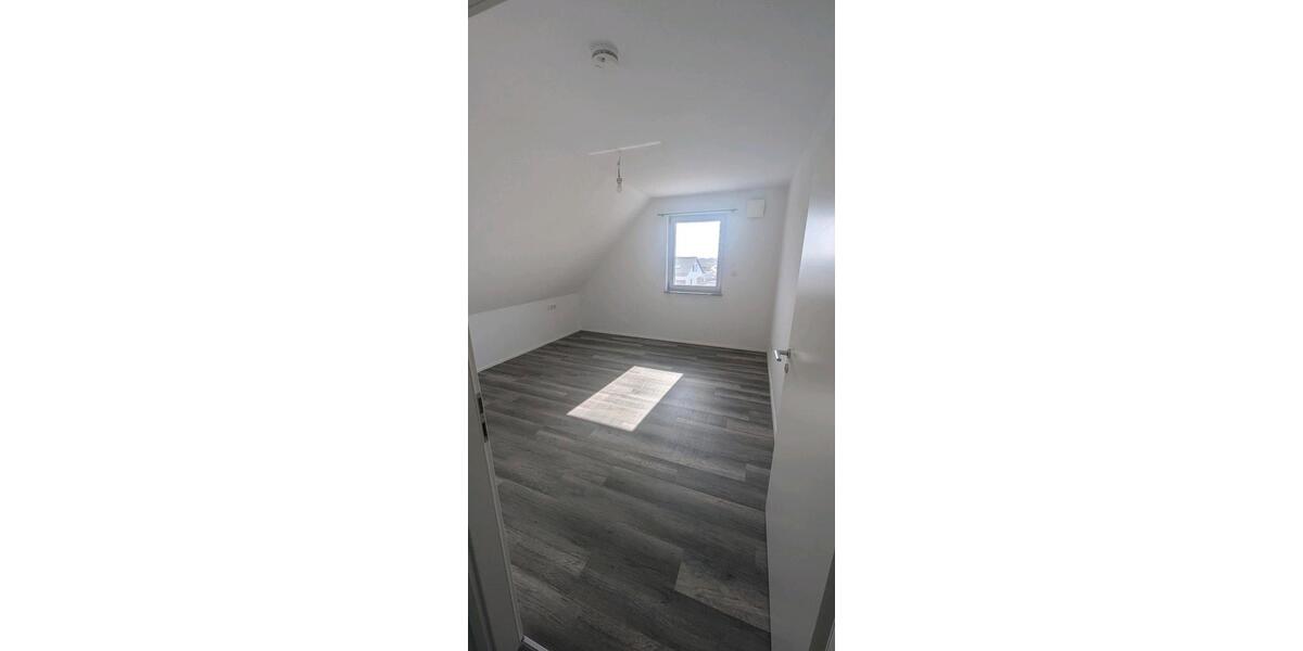 Dachgeschoßwohnung Deckenpfronn - 3.5 Zimmer, 74 m&sup2;, 399.000&euro; | Angebot:25939254