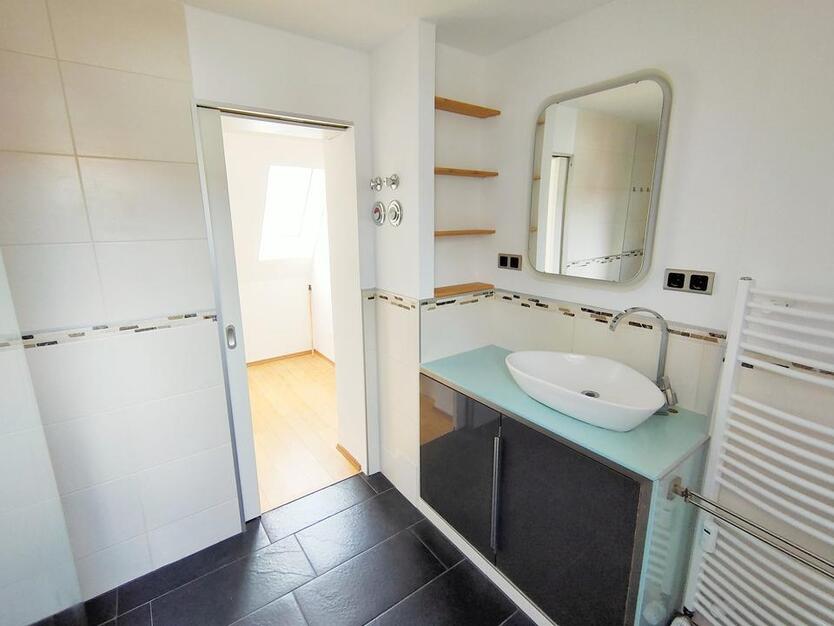 Lichtdurchflutete Single-Wohnung in zentraler Lage