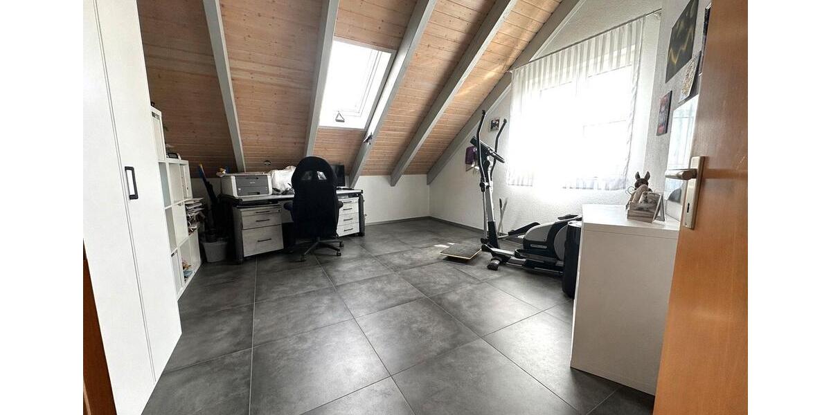 Dachgeschoßwohnung Filderstadt - 4.5 Zimmer, 127 m&sup2;, 498.000&euro; | Angebot:26757861