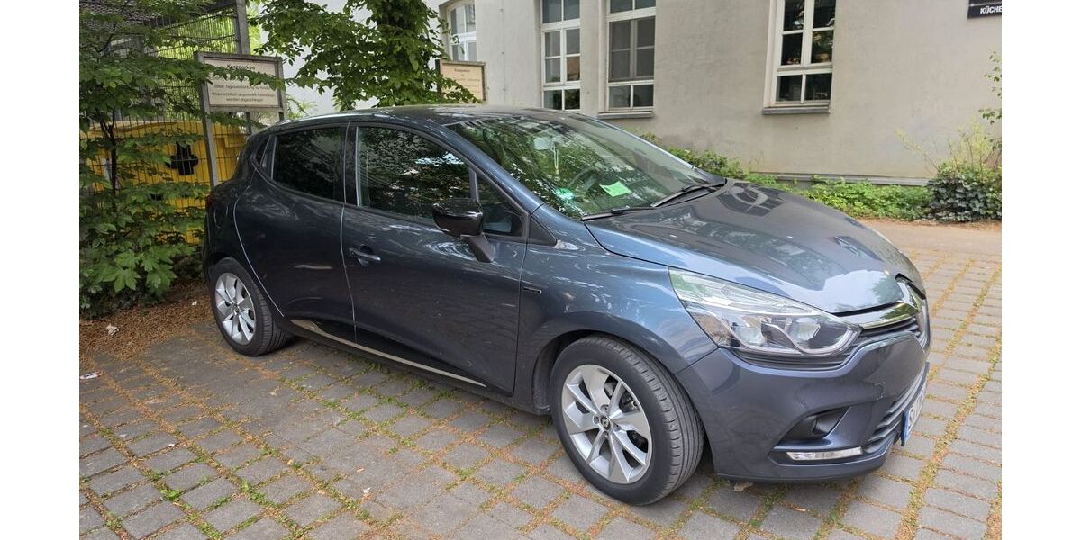 Renault Clio 96.800 km 6.950 &euro; Stuttgart 70374