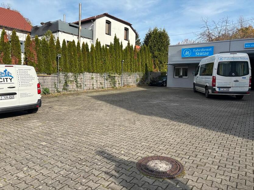 Büroraum mit Außenfläche zu vermieten – ideal für Büro oder Diens zimmer