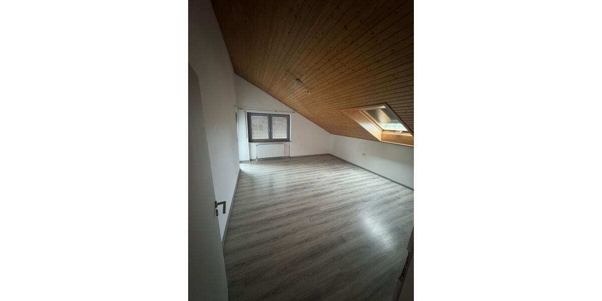 Dachgeschoßwohnung Leinfelden-Echterdingen Echterdingen - 3 Zimmer, 76 m&sup2;, 1.100&euro; | Angebot:26624331