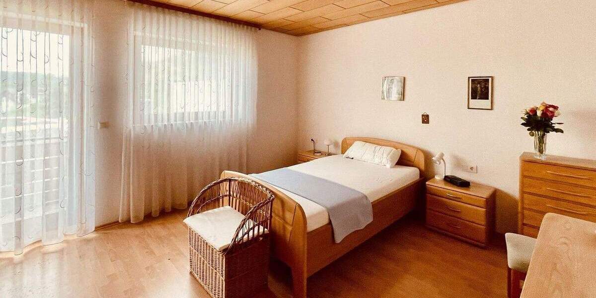 Reihenendhaus Simmozheim - 7 Zimmer, 176 m&sup2;, 599.000&euro; | Angebot:25657345