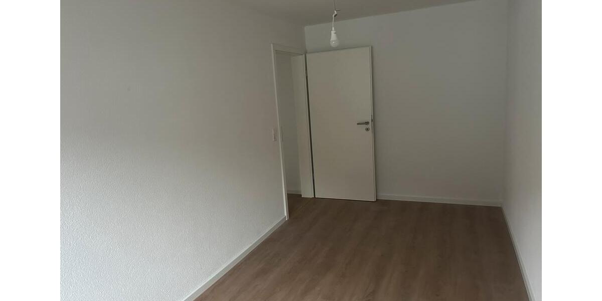 Etagenwohnung Esslingen am Neckar Pliensauvorstadt - 3 Zimmer, 96 m&sup2;, 1.300&euro; | Angebot:24549181