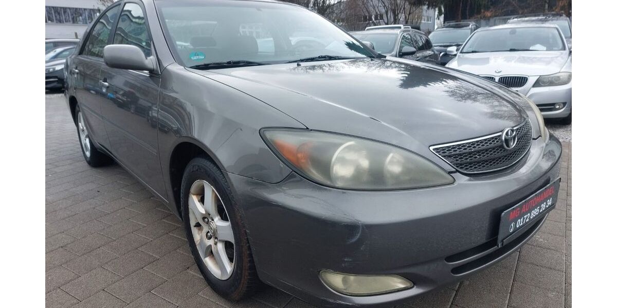 Toyota Camry 233.926 km 2.999 &euro; Fellbach 70736