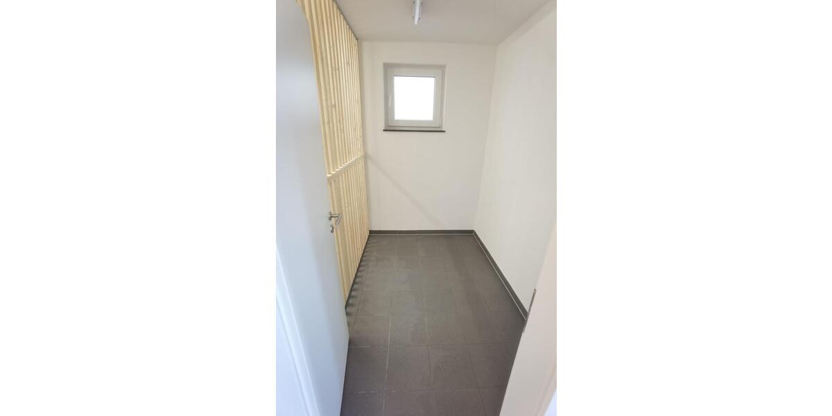 Etagenwohnung Großbettlingen - 4 Zimmer, 128 m&sup2;, 2.100&euro; | Angebot:26478696