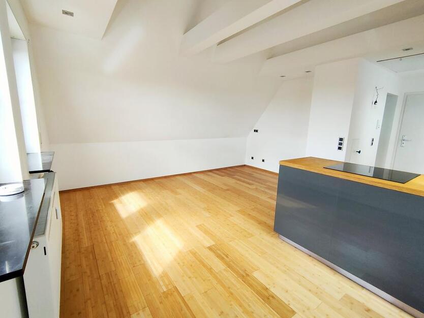 Lichtdurchflutete Single-Wohnung in zentraler Lage