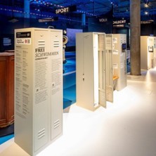 Nackt-Besuch Ausstellung: Frei Schwimmen | Kuratorenführung in der Sonderausstellung