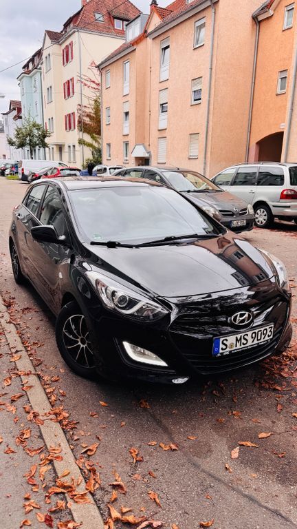 Hyundai i30 97.896 km 7.000 € Stuttgart 70372