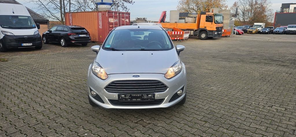 Ford Fiesta 219.801 km 4.900 &euro; Waiblingen Neustadt ( 15 km von Stuttgart ) 71336