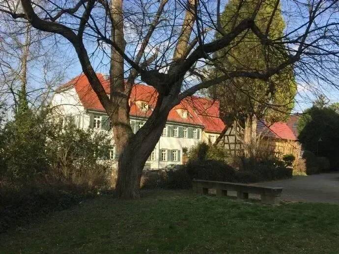 Luxuriöse Maisonette-Wohnung - Standard der Extraklasse!!! hochwertige Einbauküche, KfZ-Stellplatz, Fußbodenheizung, Dusche+Badewanne, Außenbereich