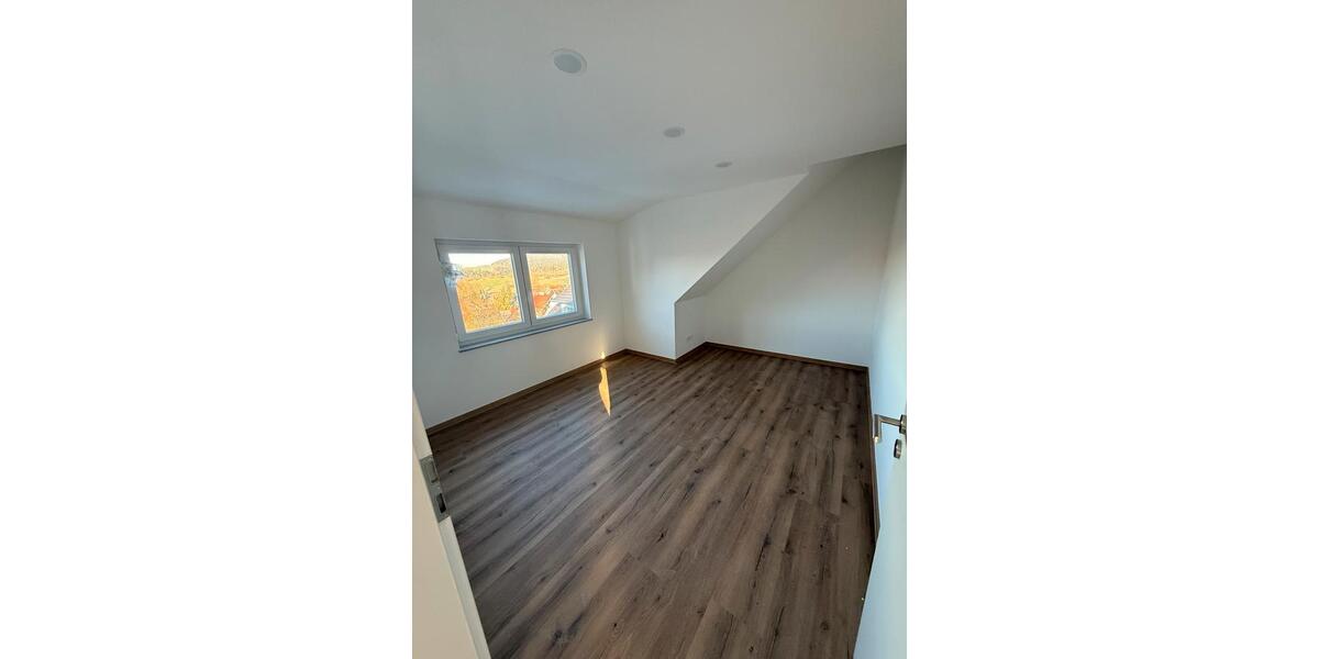 Etagenwohnung Calw - 4 Zimmer, 120 m&sup2;, 1.300&euro; | Angebot:24805997