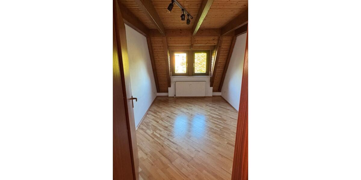 Dachgeschoßwohnung Fellbach - 4 Zimmer, 96 m&sup2;, 1.400&euro; | Angebot:26386662