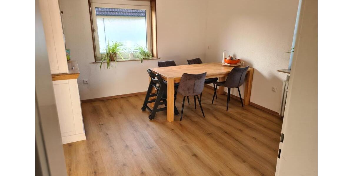 Freistehendes Einfamilienhaus mit großem Garten und Balkon 9 zimmer