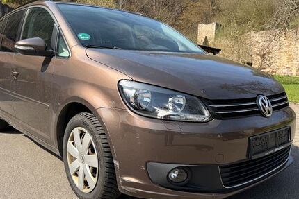 VW Touran 272.000 km 3.999 &euro; Tübingen 72074