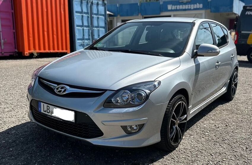 i30