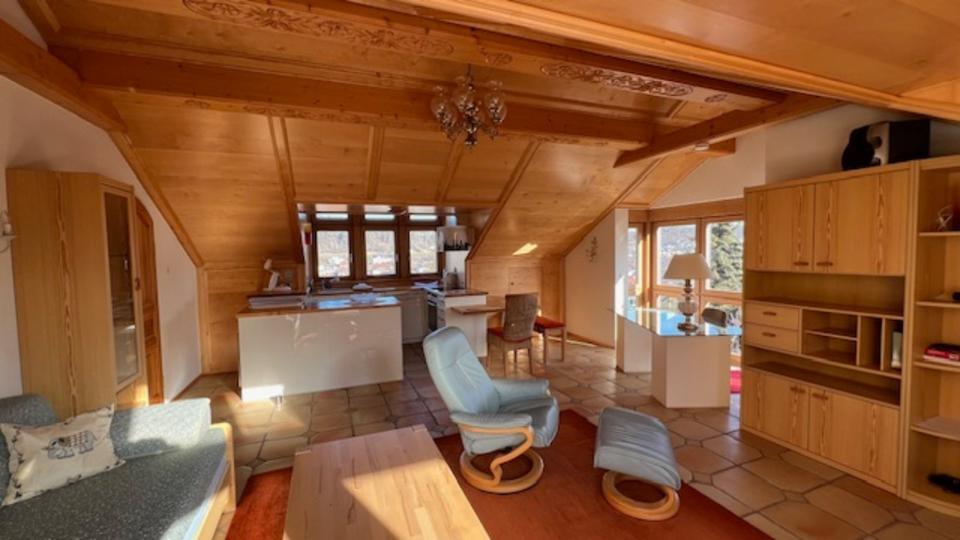 Möbl.2-Zi-Whg., 95 qm, Dachterrasse, Stellplatz, Pauschal 1.200 € zimmer