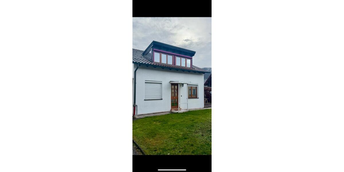 Einfamilienhaus mit Garten, Terasse, Balkon, Doppelgarage 4.5 zimmer