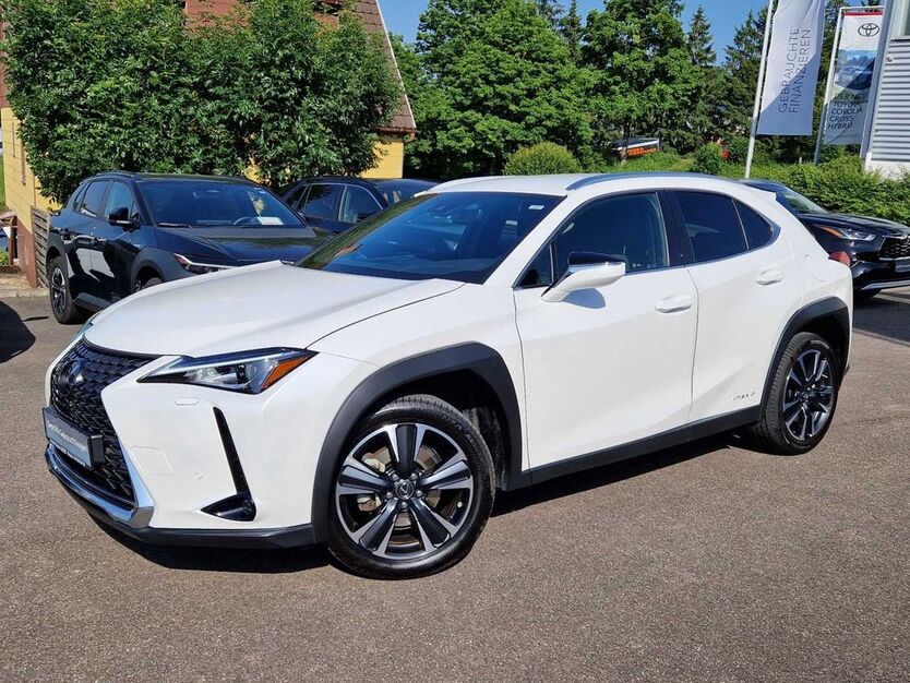 Lexus UX 28.222 km 26.950 € Nürtingen 72622