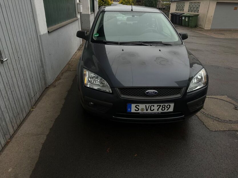 Ford Focus 81.500 km 2.700 € Stuttgart 70378