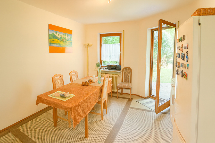 Gepflegte 2,5-Zimmerwohnung mit EBK, Balkon, großer Terrasse und Garten in bevorzugter Lage