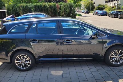 Toyota Avensis 144.000 km 8.200 &euro; Pforzheim 75179