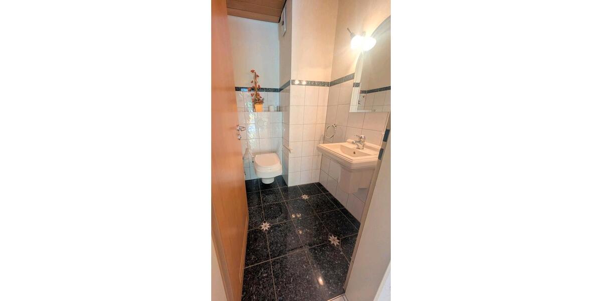 Erdgeschoßwohnung Reutlingen - 1 Zimmer, 98 m&sup2;, 390&euro; | Angebot:24476846