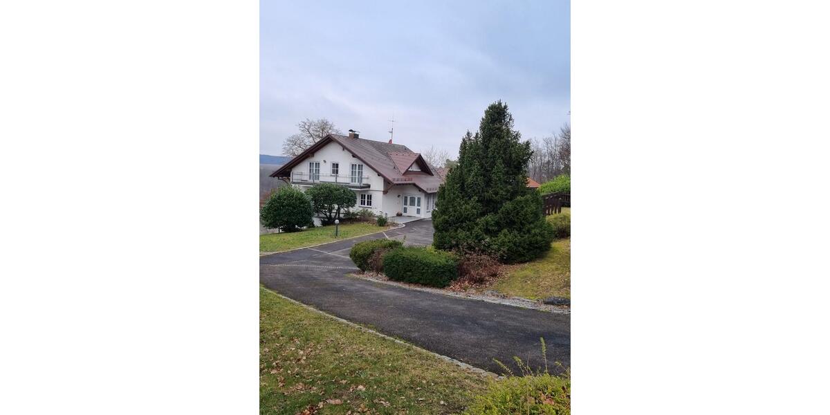 Villa Eberdingen - 9 Zimmer, 400 m&sup2;, 3.800&euro; | Angebot:24708328