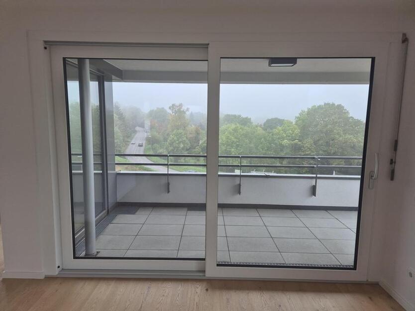 Neubau 3-Zimmer-Wohnung mit Weitblick inkl. EBK und Balkon zimmer