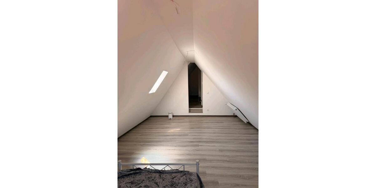 Dachgeschoßwohnung Simmozheim - 4 Zimmer, 94 m&sup2;, 1.000&euro; | Angebot:25755988