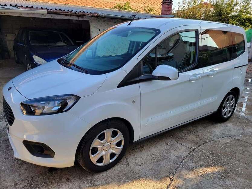 Ford Tourneo Courier 35.000 km 13.600 € Esslingen am Neckar 73730