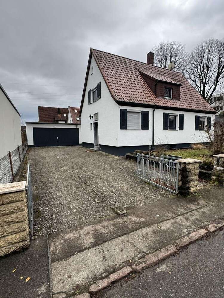 Haus zum Mieten in Sindelfingen 2.830 € 180 m²