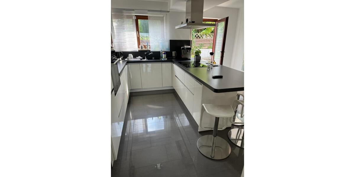 Erdgeschoßwohnung Neckartenzlingen - 5 Zimmer, 168 m&sup2;, 1.950&euro; | Angebot:25721130