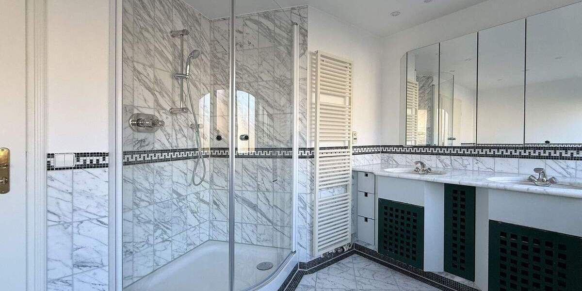 Ihr neues Zuhause in Nürtingen - Stilvoll renoviertes Einfamilienhaus mit Garten und Garagen 5 zimmer