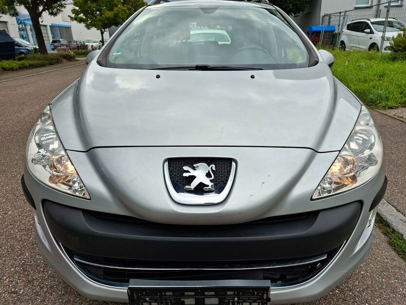 Peugeot 308 236.732 km 1.950 € Fellbach 70736