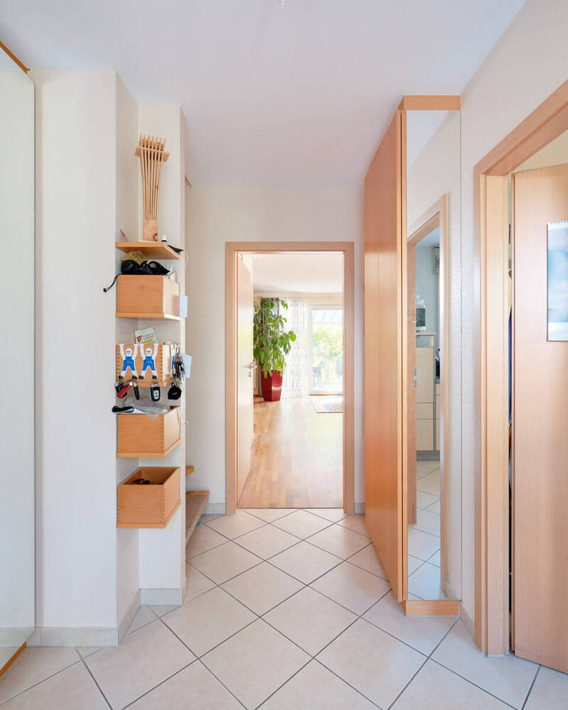 Familienidylle in L-E-Stetten: Moderne Doppelhaushälfte mit Garten in ruhiger Waldrandlage