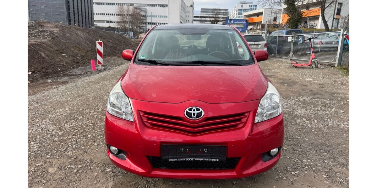 Toyota Verso 153.000 km 6.499 &euro; Stuttgart 70376