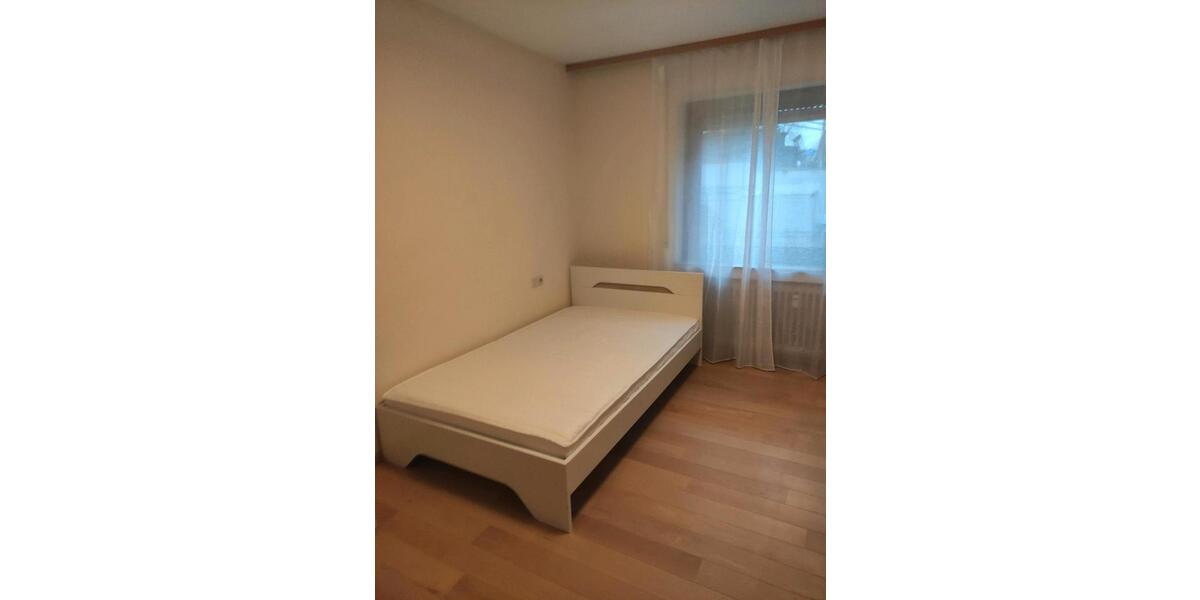 Erdgeschoßwohnung Reutlingen - 1 Zimmer, 98 m&sup2;, 390&euro; | Angebot:24476846