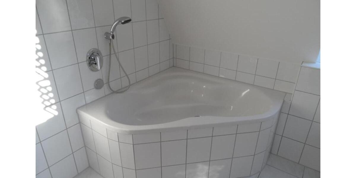 Dachgeschoßwohnung Stuttgart Lehen - 2.5 Zimmer, 109 m&sup2;, 1.670&euro; | Angebot:24493297