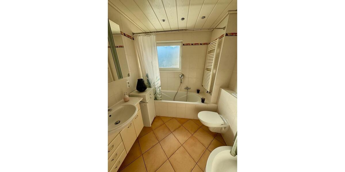 Reihenhaus Sachsenheim - 6.5 Zimmer, 135 m&sup2;, 479.000&euro; | Angebot:27251004
