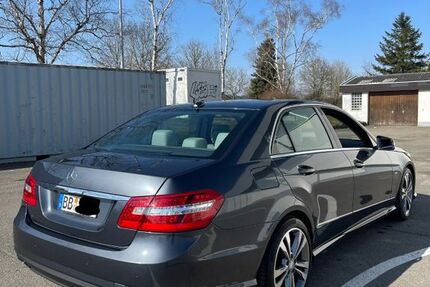 Mercedes-Benz E 220 180.000 km 13.999 &euro; Gärtringen 71116