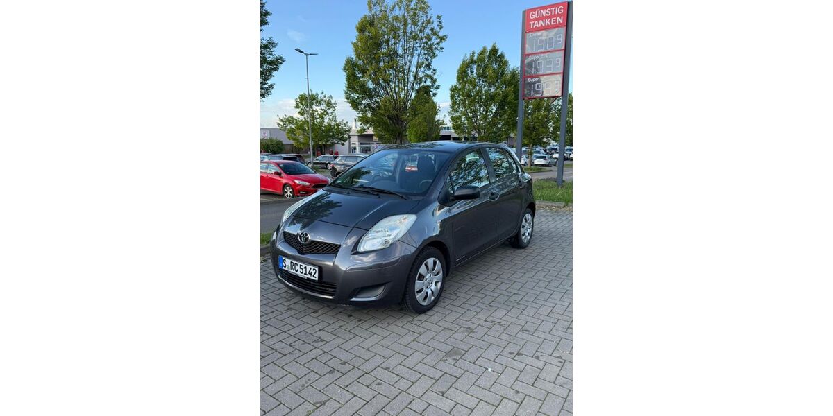 Toyota Yaris 146.000 km 4.300 &euro; Stuttgart 70469