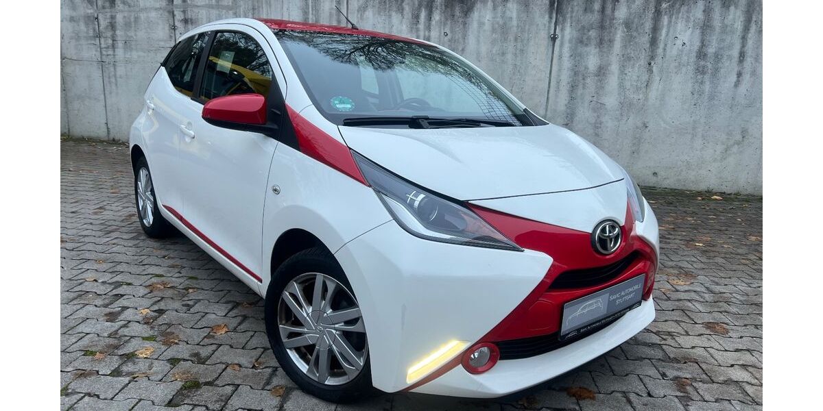 Toyota Aygo (X) 62.690 km 10.790 &euro; Stuttgart 70378