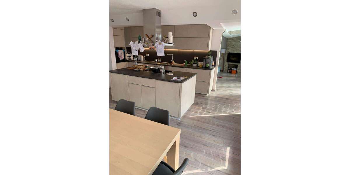 Einfamilienhaus Gäufelden - 8 Zimmer, 195 m&sup2;, 2.200&euro; | Angebot:24217369