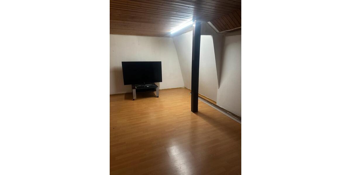 Dachgeschoßwohnung Sindelfingen - 3 Zimmer, 70 m&sup2;, 1.190&euro; | Angebot:24441407